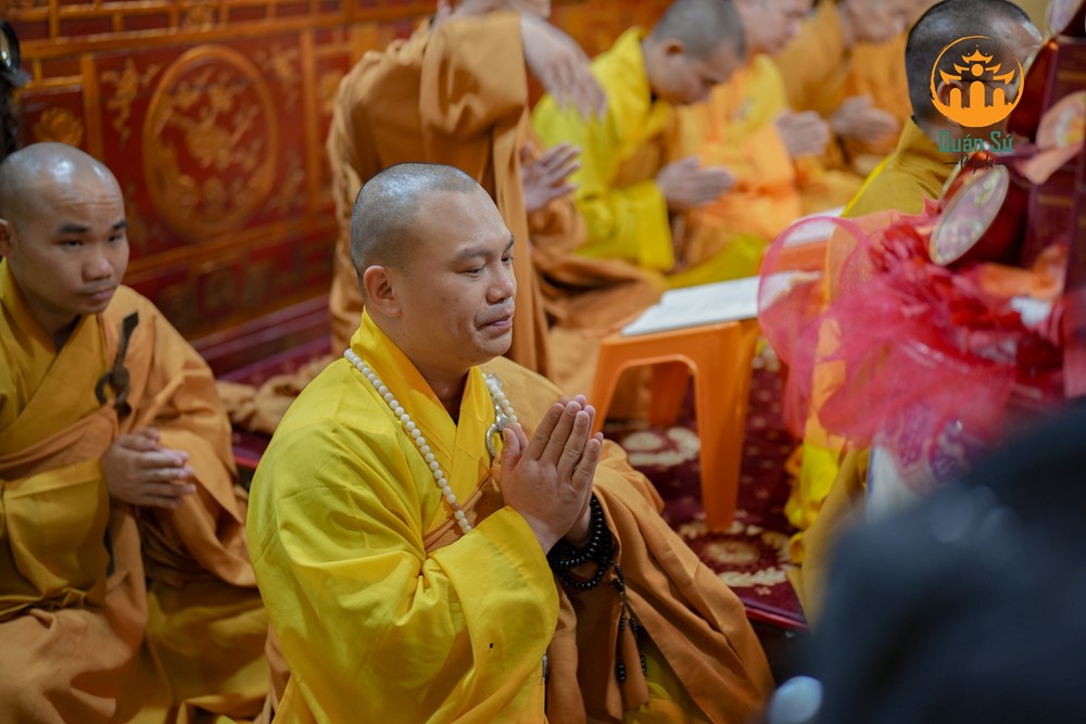 Chùa Quán Sứ thỉnh chuông trống Bát Nhã cầu nguyện trong giờ phút chuyển mình của dân tộc - ảnh 6