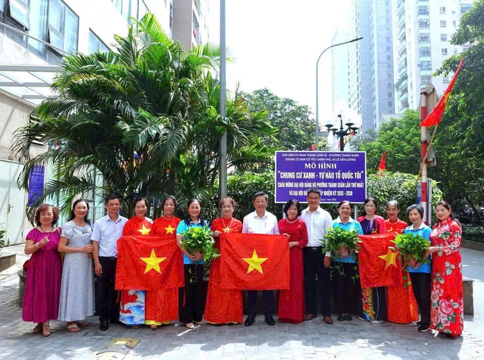 Phụ nữ phường Thanh Xuân hào hứng tổng vệ sinh môi trường, xây dựng phường đáng sống  - ảnh 4