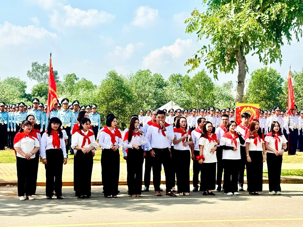 Phường Hoàn Kiếm thăm và động viên các chiến sĩ “vượt nắng, thắng mưa” tập luyện diễu binh, diễu hành  - ảnh 5