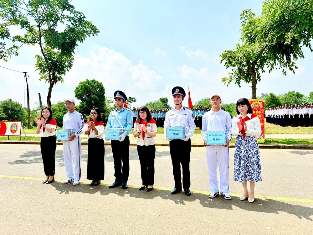 Phường Hoàn Kiếm thăm và động viên các chiến sĩ “vượt nắng, thắng mưa” tập luyện diễu binh, diễu hành  - ảnh 8