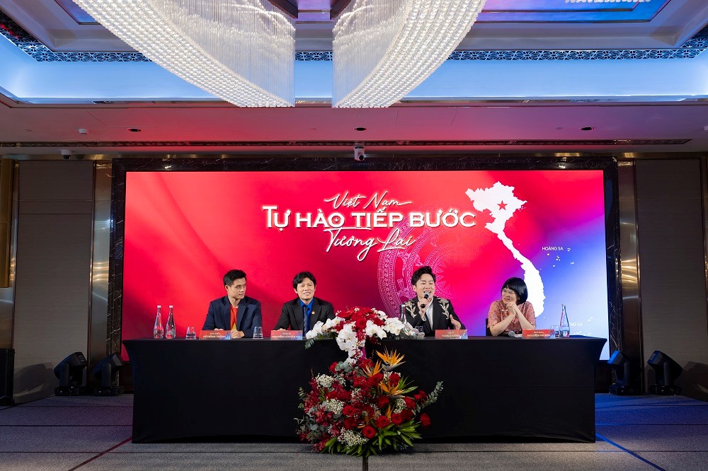Tùng Dương lại gây sốt với MV thấm đẫm tình yêu đất nước “Việt Nam - Tự hào tiếp bước tương lai”  - ảnh 2