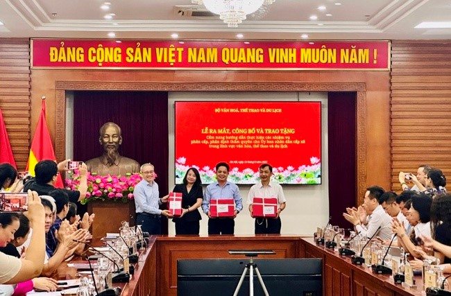 Cẩm nang thực hiện các nhiệm vụ phân cấp, phân định thẩm quyền cho UBND cấp xã trong lĩnh vực văn hóa, thể thao, du lịch - ảnh 3
