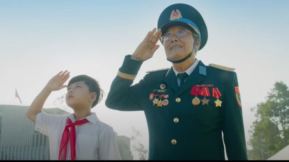 Tùng Dương lại gây sốt với MV thấm đẫm tình yêu đất nước “Việt Nam - Tự hào tiếp bước tương lai”  - ảnh 3