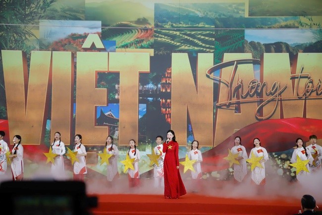Tổng Bí thư dự Lễ khởi công, khánh thành 250 công trình tiêu biểu trên cả nước chào mừng Quốc khánh - ảnh 5