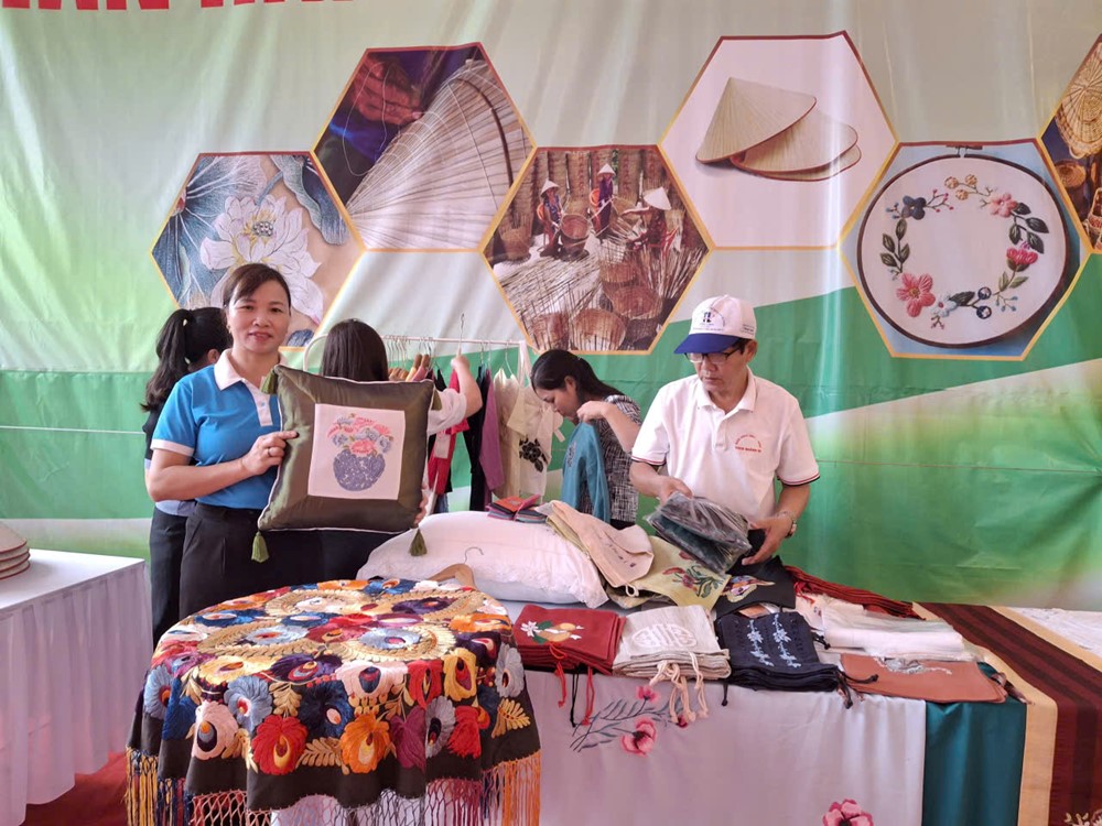 Quảng Bị trưng bày sản phẩm truyền thống và OCOP chào mừng Đại hội Đảng bộ xã lần I - ảnh 10