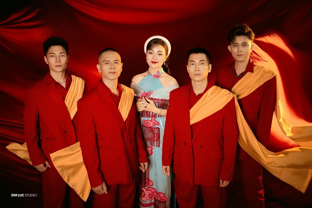 Sao mai Huyền Trang bất ngờ hát nhạc nhẹ trong MV “Tôi yêu Việt Nam” kỷ niệm 80 năm Quốc khánh 2/9 - ảnh 3