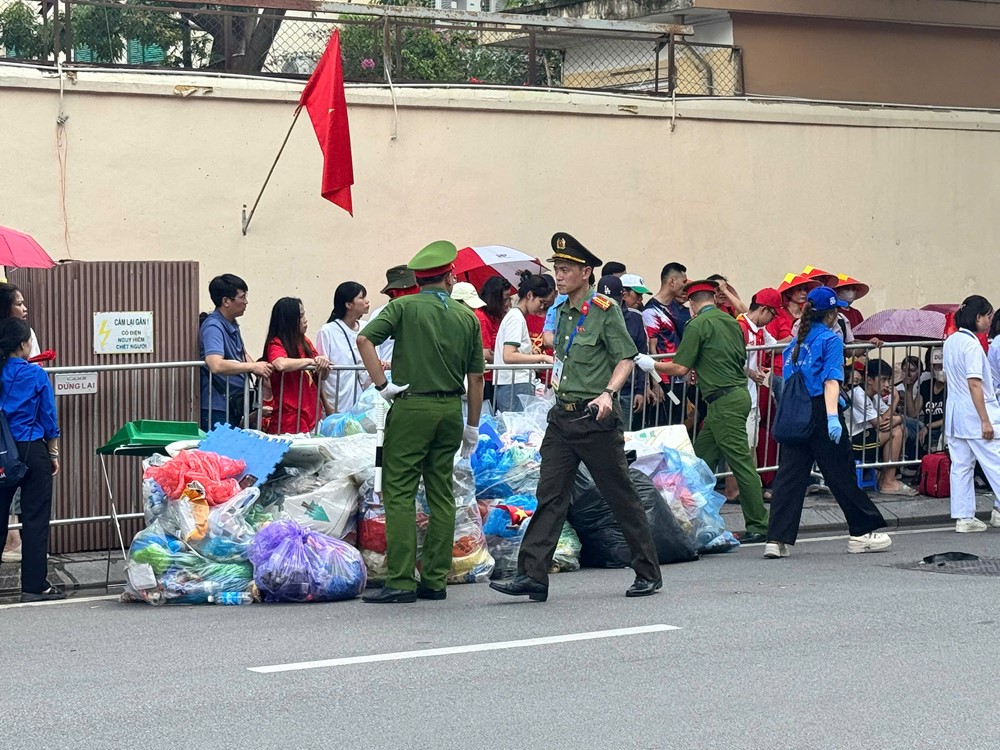 Ấn tượng đường phố sạch bóng sau Lễ diễu binh, diễu hành kỷ niệm 80 năm Quốc khánh 2/9 - ảnh 4