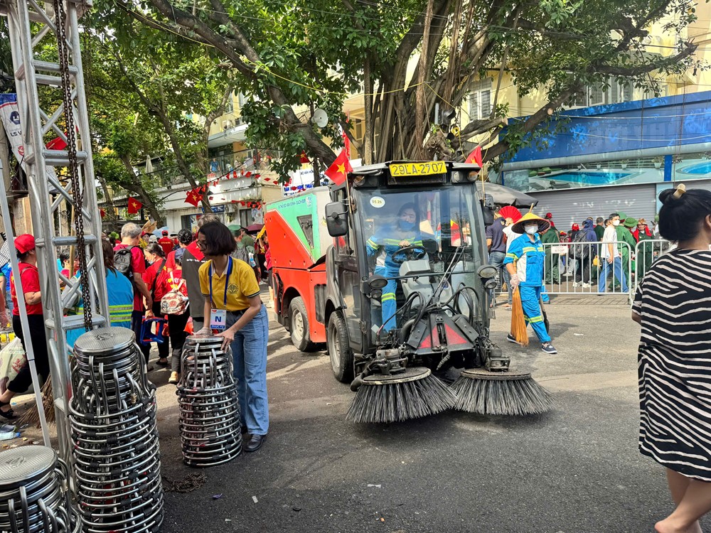 Ấn tượng đường phố sạch bóng sau Lễ diễu binh, diễu hành kỷ niệm 80 năm Quốc khánh 2/9 - ảnh 5