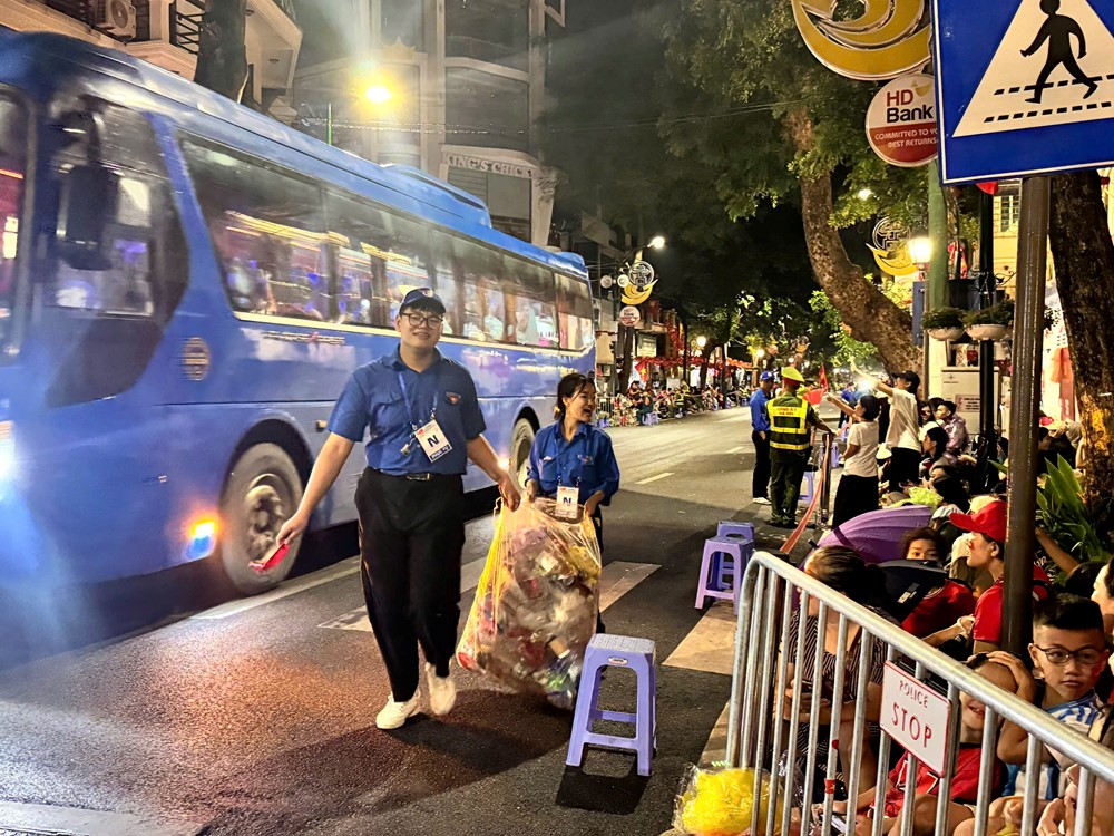 Ấn tượng đường phố sạch bóng sau Lễ diễu binh, diễu hành kỷ niệm 80 năm Quốc khánh 2/9 - ảnh 7