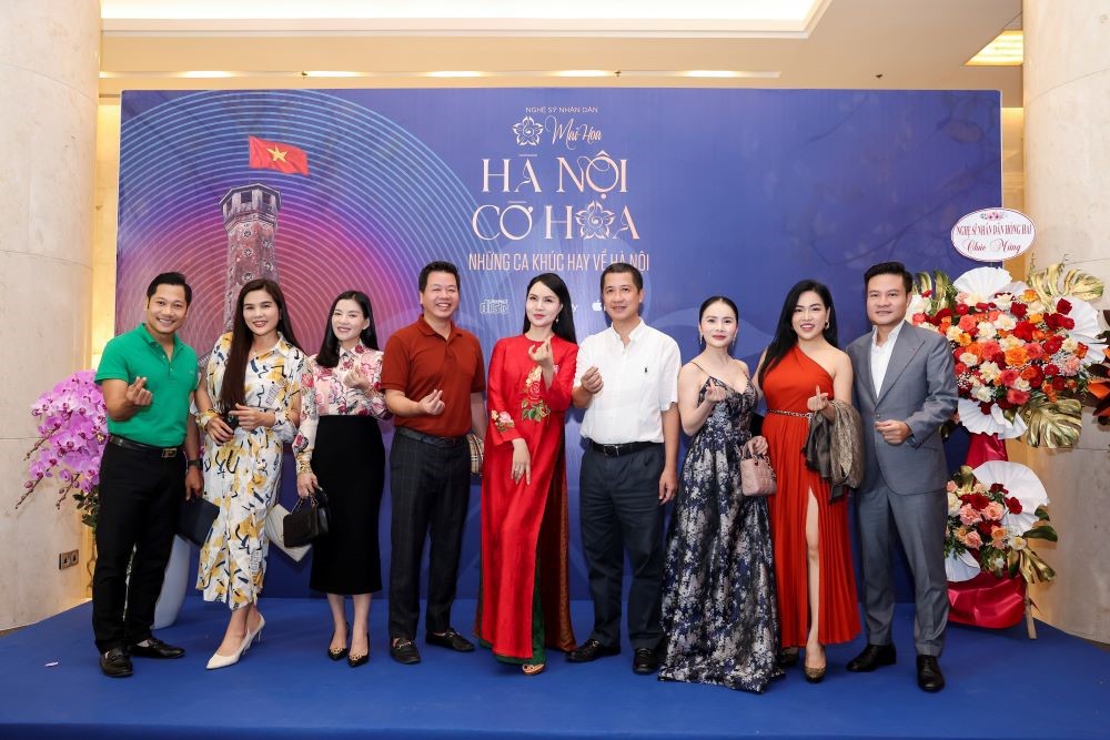 NSND Mai Hoa đưa khán giả “dạo chơi”, thưởng thức vị thu Hà Nội với album “Hà Nội cờ hoa” - ảnh 4