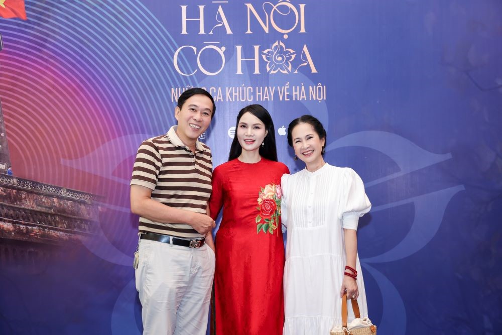 NSND Mai Hoa đưa khán giả “dạo chơi”, thưởng thức vị thu Hà Nội với album “Hà Nội cờ hoa” - ảnh 7