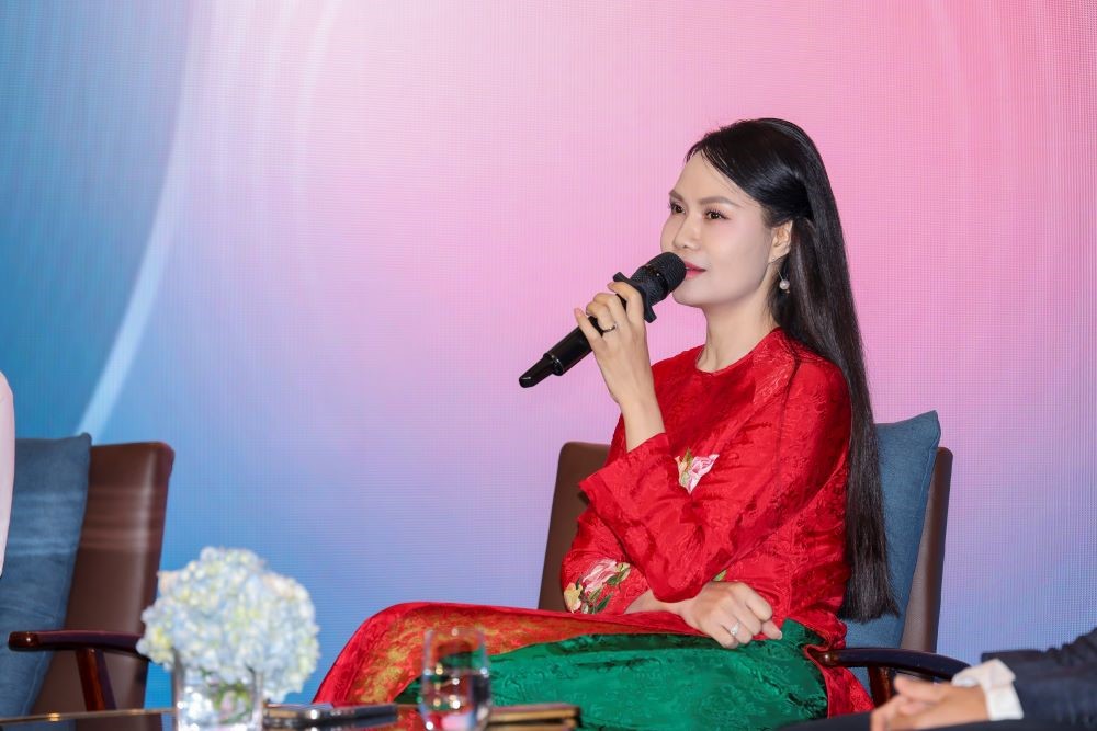 NSND Mai Hoa đưa khán giả “dạo chơi”, thưởng thức vị thu Hà Nội với album “Hà Nội cờ hoa” - ảnh 3
