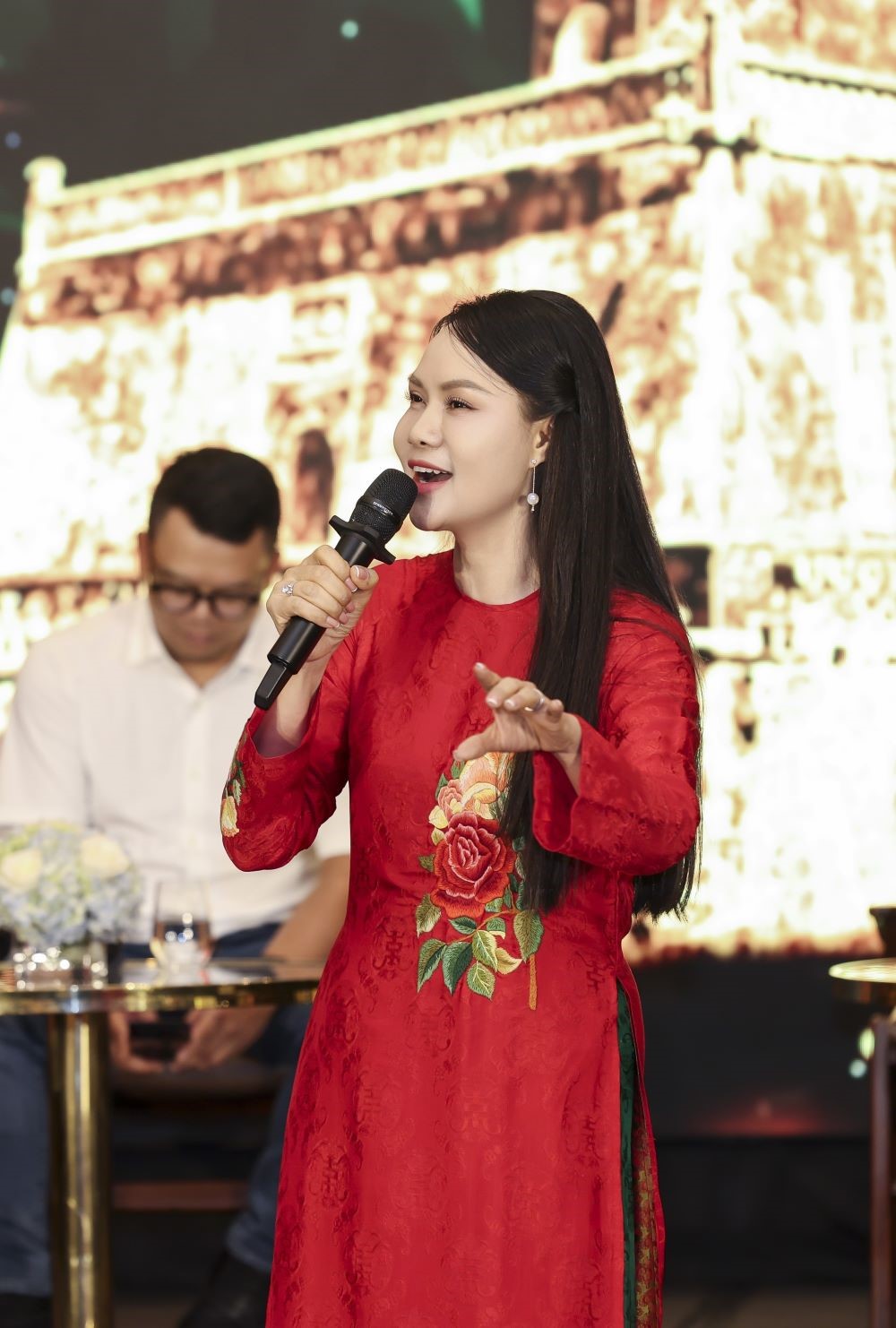 NSND Mai Hoa đưa khán giả “dạo chơi”, thưởng thức vị thu Hà Nội với album “Hà Nội cờ hoa” - ảnh 6