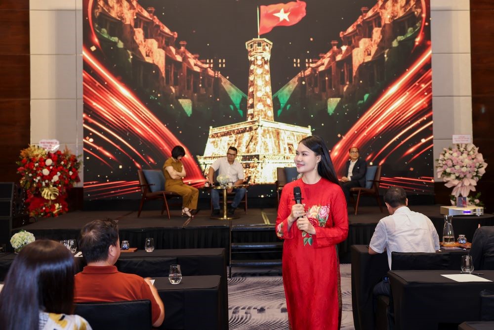 NSND Mai Hoa đưa khán giả “dạo chơi”, thưởng thức vị thu Hà Nội với album “Hà Nội cờ hoa” - ảnh 8