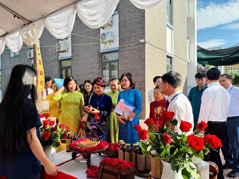 Phụ nữ Xuân Mai đoàn kết, sáng tạo, phát huy sức mạnh trong giai đoạn phát triển mới - ảnh 8