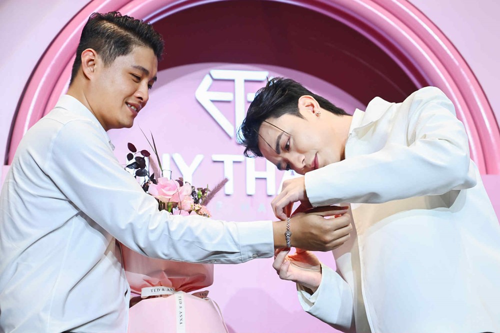 Fan SOOBIN đấu giá trang sức hàng trăm triệu gây quỹ xây điểm trường vùng cao  - ảnh 3