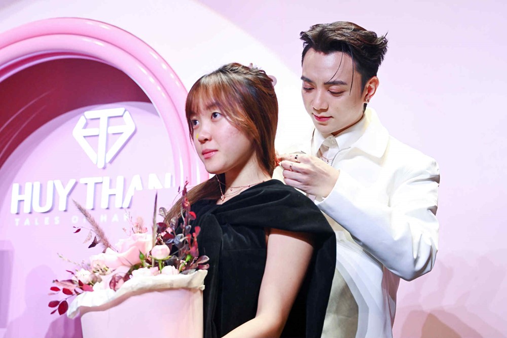 Fan SOOBIN đấu giá trang sức hàng trăm triệu gây quỹ xây điểm trường vùng cao  - ảnh 4