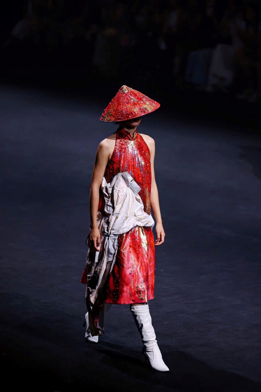 Mãn nhãn ngắm bộ sưu tập đậm văn hóa Việt của NTK Thanh Hương Bùi tại Shanghai Fashion Week SS26 - ảnh 5