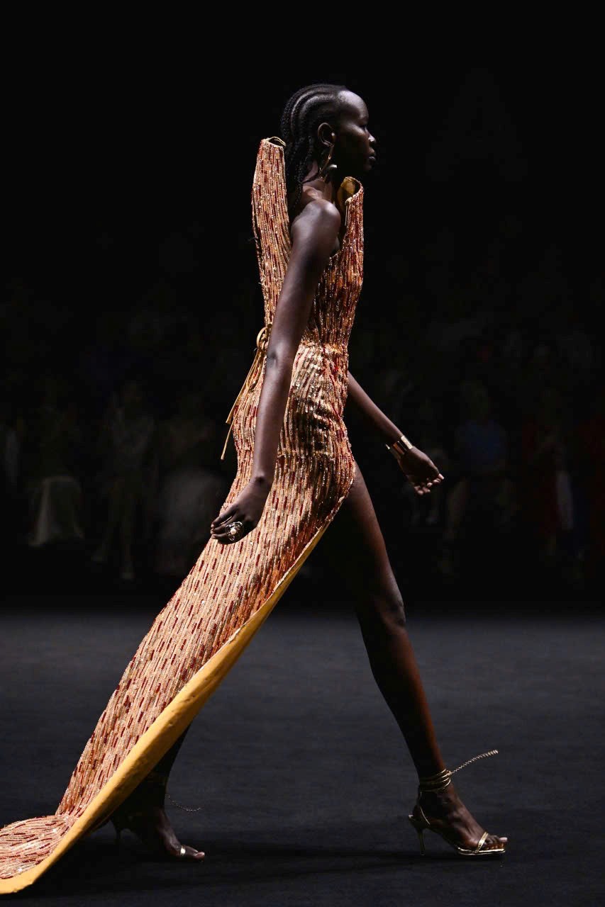 Mãn nhãn ngắm bộ sưu tập đậm văn hóa Việt của NTK Thanh Hương Bùi tại Shanghai Fashion Week SS26 - ảnh 7