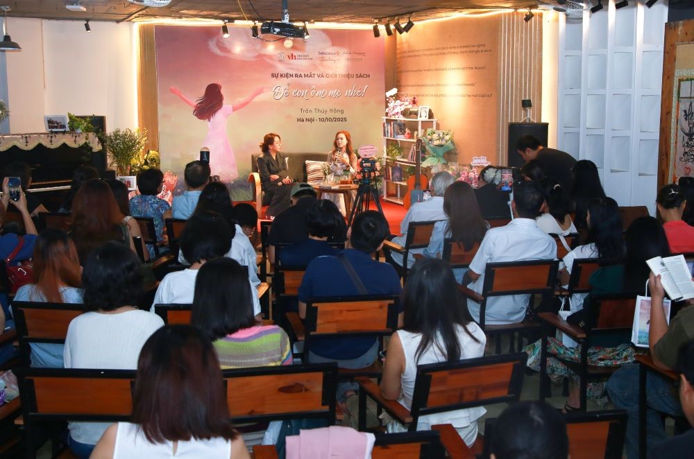 Triệu cái ôm gửi mẹ trong cuốn sách “Để con ôm mẹ nhé!” - ảnh 3