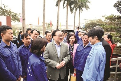 Đồng chí Hoàng Trung Hải, Ủy viên Bộ Chính trị, Bí thư Thành ủy Hà Nội thăm hỏi, động viên công nhân công ty TNHH Đầu tư thủy lợi sông Đáy hoàn thành tốt nhiệm vụ trong dịp Tết Nguyên đán Kỷ Hợi 2019