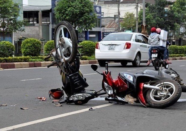 toàn quốc xảy ra 36 vụ tai nạn giao thông đường bộ, làm chết 20 người, bị thương 42 người.