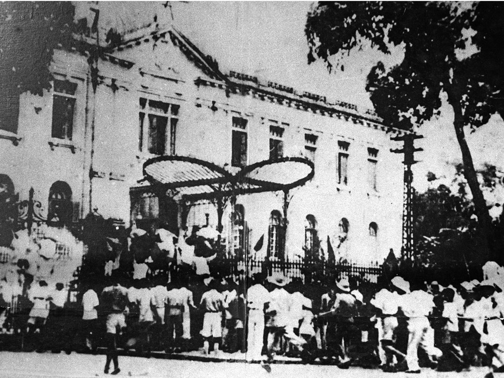 Nhân dân Hà Nội đánh chiếm Phủ Khâm sai, ngày 19/8/1945