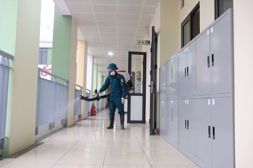 Trong 2 ngày từ 1-2/2/2020, hơn 5.000 trường học và nhóm lớp tại Hà Nội đã được phun thuốc khử trùng, khử khuẩn phòng dịch do virus nCoV