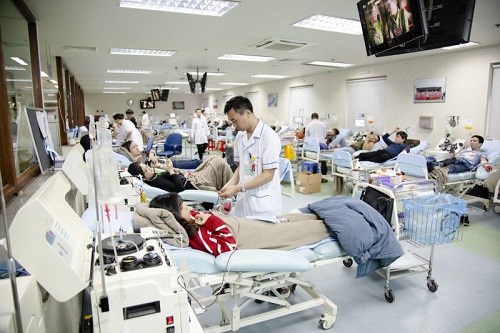 Viện Huyết học và Truyền máu Trung ương tiếp nhận bệnh nhân hiến máu vào tất cả các ngày trong tuần, kể cả ngày lễ.