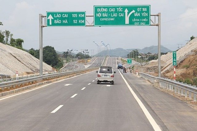 Tuyến đường cao tốc Nội Bài - Lào Cai.
