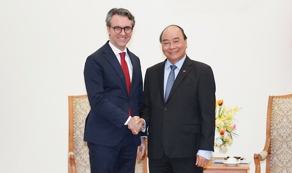 Thủ tướng Nguyễn Xuân Phúc và Đại sứ, Trưởng phái đoàn Liên minh châu Âu (EU) tại Việt Nam, ông Pier Giorgio Aliberti.