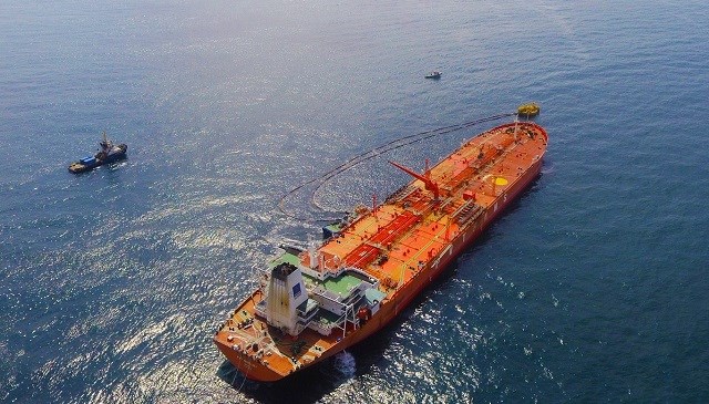 Nhập dầu thô tại bến phao cung cấp cho NMLD Dung Quất.