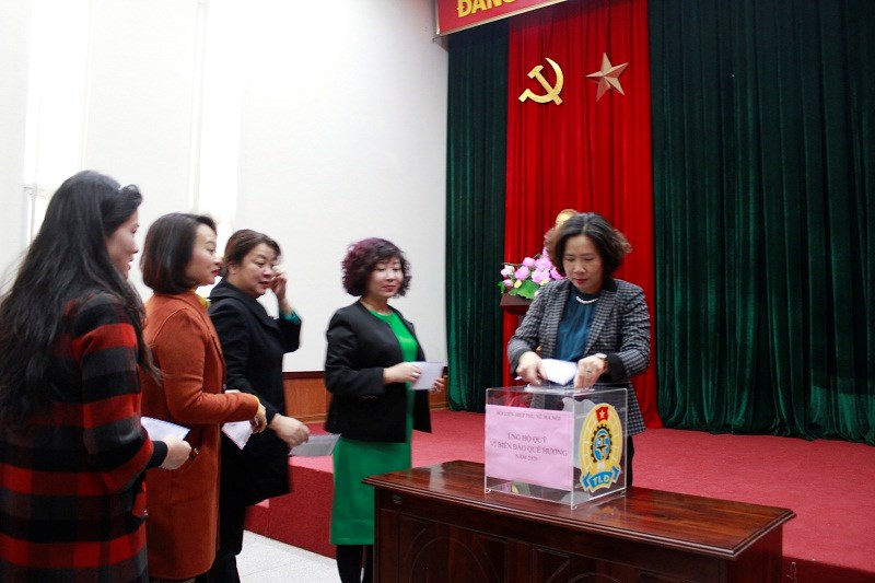 Lãnh đạo Hội LHPN Hà Nội tham gia ủng hộ 