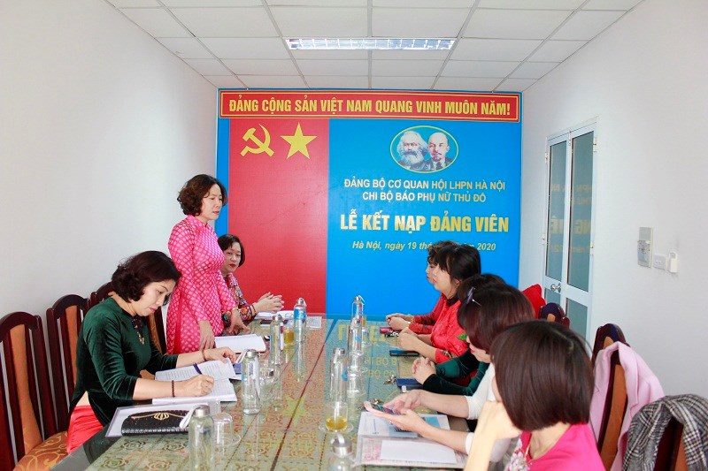 Đồng chí Lê Kim Anh, Bí thư Đảng Đoàn, Bí thư Đảng ủy- Chủ tịch Hội LHPN Hà Nội phát biểu chỉ đạo tại buổi lễ