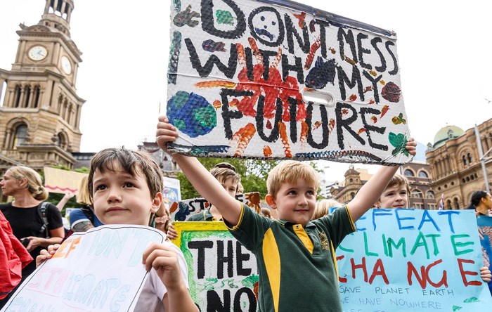 Trẻ em ở Anh tuần hành chống biến đổi khí hậu