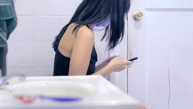 Việc sủ dụng điện thoại trong nhà tắm tiềm ẩn nhiều nguy cơ