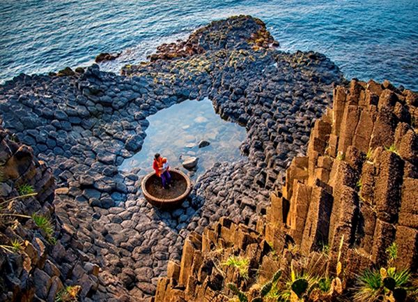Ghềnh đá đĩa - một điểm tham quan nổi tiếng của tỉnh Phú Yên