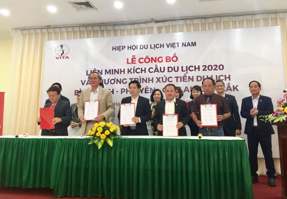 Ký kết và công bố Liên minh kích cầu du lịch Việt Nam.