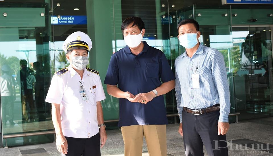 Thứ trưởng Bộ Y tế Đỗ Xuân Tuyên kiểm tra công tác phòng  ngừa dịch Covid-19 tại sân bay Cần Thơ.