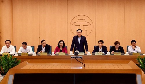 Bí thư Thành ủy Hà Nội Vương Đình Huệ chủ trì cuộc họp ngày 2-3 - Ảnh: CTV