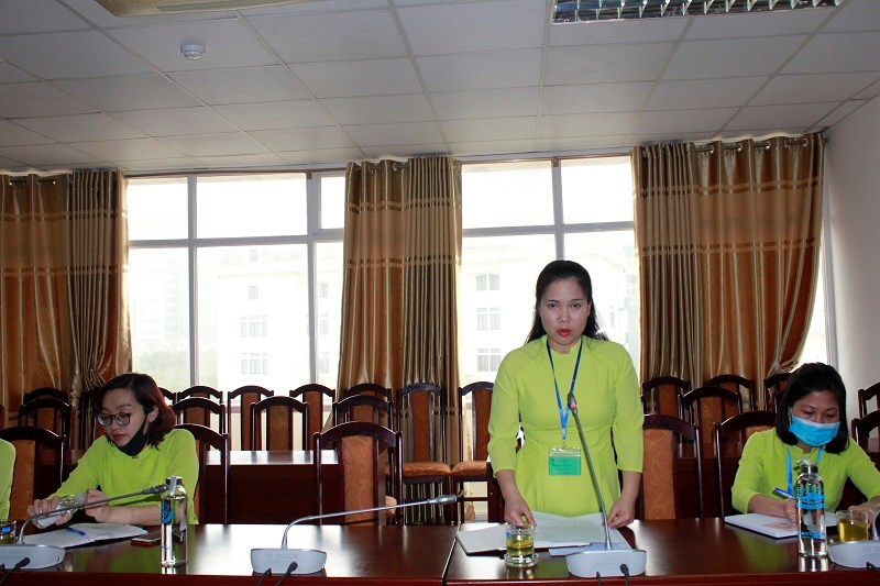 Đồng chí Nguyễn Thị Tuyết Mai- Ban Hỗ trợ phụ nữ phát triển kinh tế phát biểu tại đại hội nội dung về Một số giải pháp nâng cao chất lượng sinh hoạt chi bộ