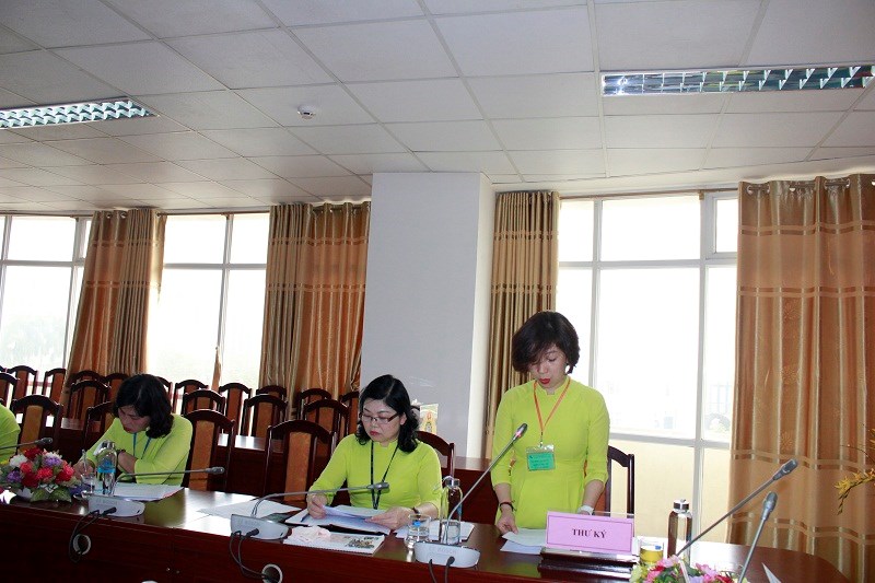 Đồng chí Nguyễn Thị Diệu Linh- Ban Hỗ trợ phụ nữ phát triển kinh tế phát biểu tại đại hội nội dung 