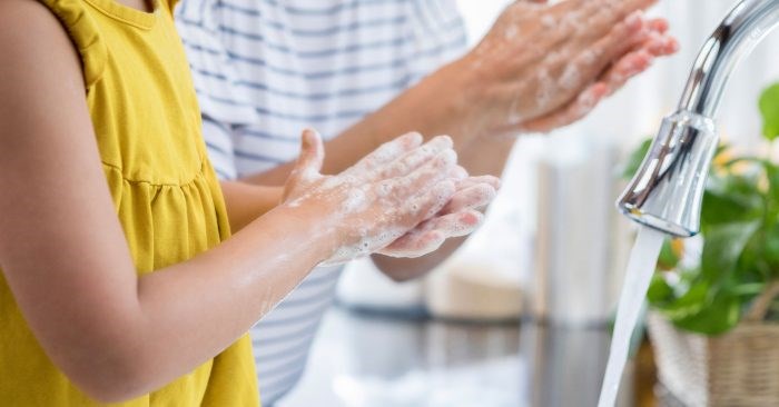Rửa tay thường xuyên là giải pháp hữu hiệu hạn chế nguy cơ lây lan Covid-19.