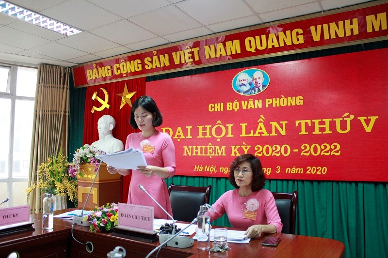 , đồng chí Phạm Thị Thanh Huyền – Phó Chánh Văn phòng được tín nhiệm tái cử làm Phó Bí thư Chi bộ