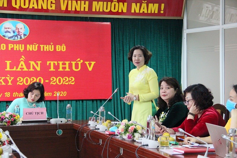 Đồng chí: Lê Kim Anh – Bí thư Đảng đoàn, Bí thư Đảng ủy, Chủ tịch Hội LHPN Hà Nội phát biểu chỉ đạo Đại hội.