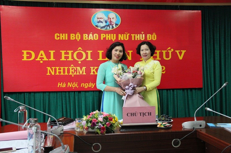 Đồng chí Lê Thị Hồng Minh- Phó Tổng Biên tập Báo PNTĐ tái nhiệm Bí thư Chi bộ lần thứ V