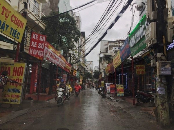 Các hộ kinh doanh lấn chiếm trên tuyến phố Đình Thôn