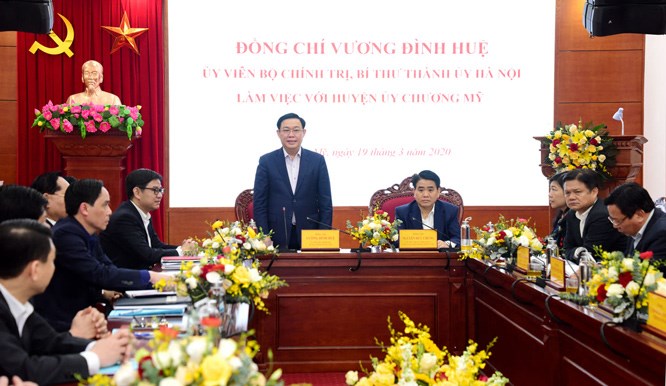 Bí thư Thành ủy Hà Nội Vương Đình Huệ phát biểu tại buổi làm việc với Huyện ủy Chương Mỹ.