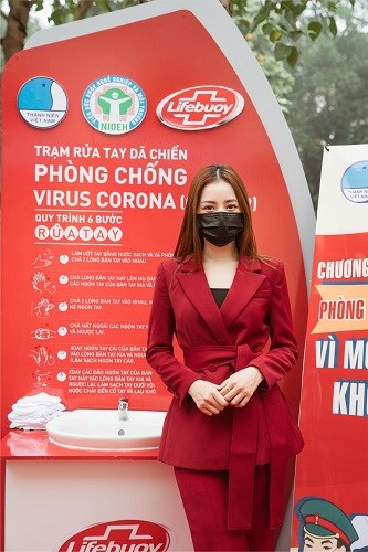 Ca sĩ Chi Pu làm đại sứ quỹ xây dựng 100 trạm rửa tay Lifebuoy miễn phí - ảnh 2