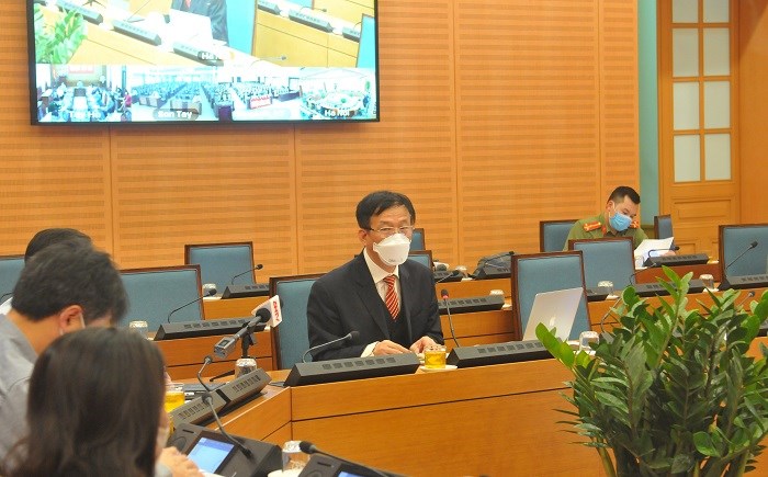 Quyền Chủ tịch Hội đồng quản lý Bệnh viện Bạch Mai Ngô Quý Châu tại phiên họp